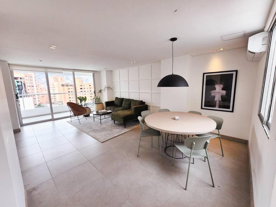 Penthouse In Heart Of Laureles *